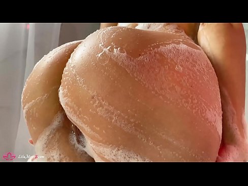 ❤️ Brunette Akuseweretsa maliseche ndi Vibrator mpaka Intense Orgasm mu Shower Kanema wachabechabe pa ife ❤